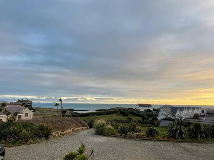 Lagoon View - Sea View- Pet Friendly - 2 Bed Apt - En-Suite Trearddur Esterno foto
