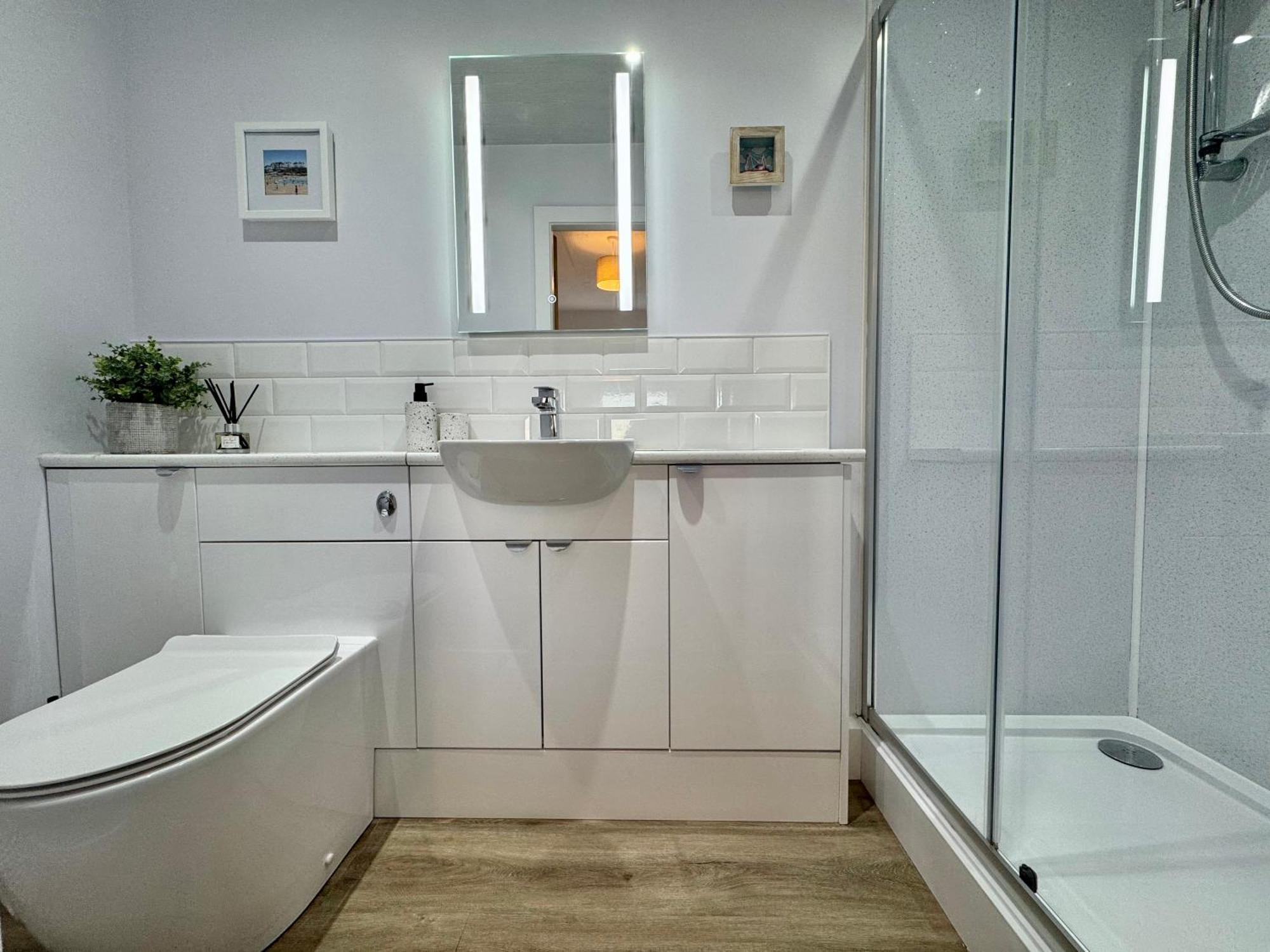 Lagoon View - Sea View- Pet Friendly - 2 Bed Apt - En-Suite Trearddur Esterno foto