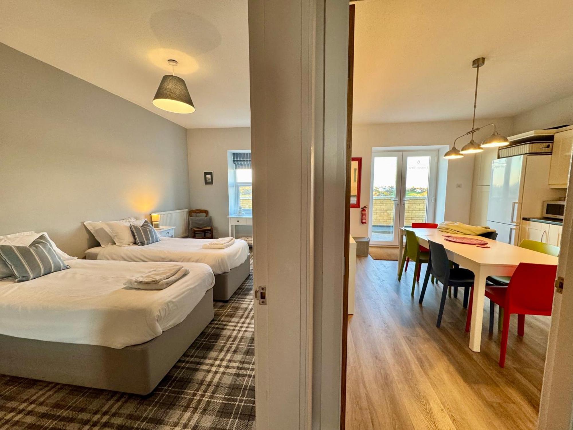 Lagoon View - Sea View- Pet Friendly - 2 Bed Apt - En-Suite Trearddur Esterno foto